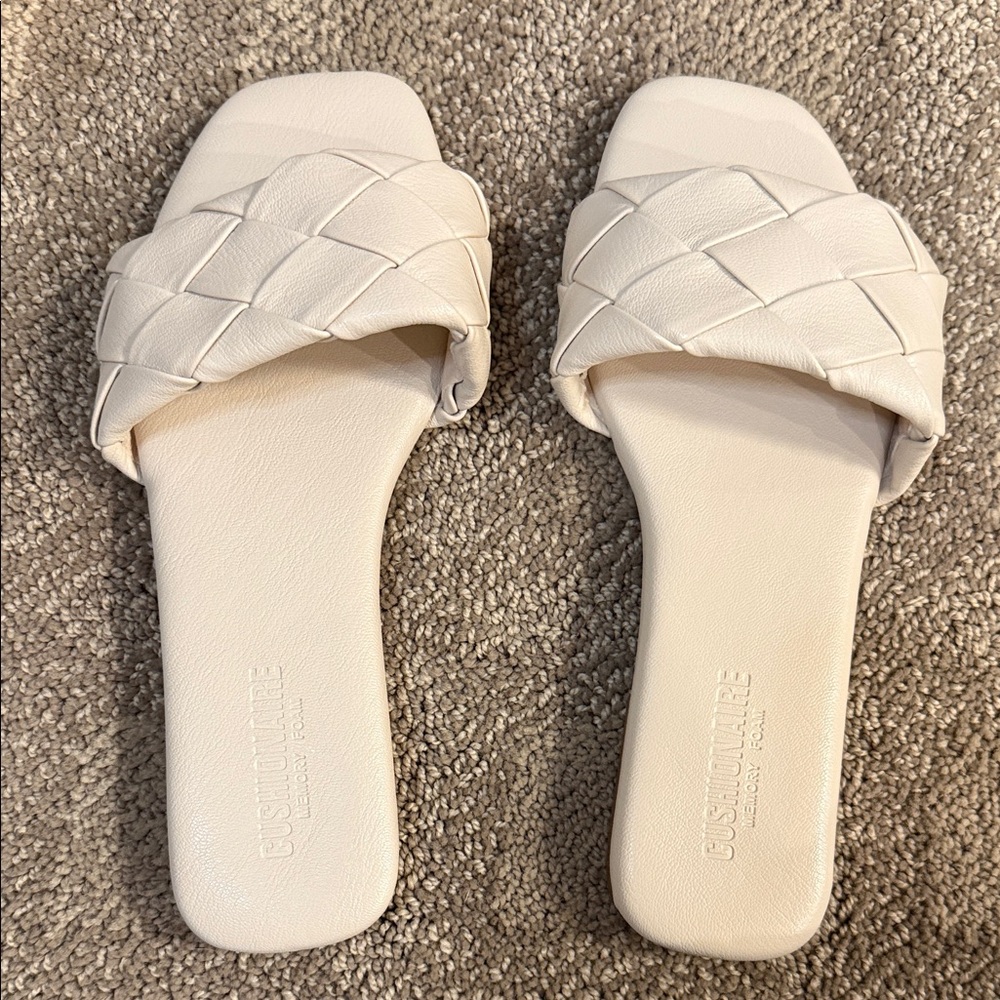 NWOT Cushionaire memory foam cream woven‎ fancy slide/sandals